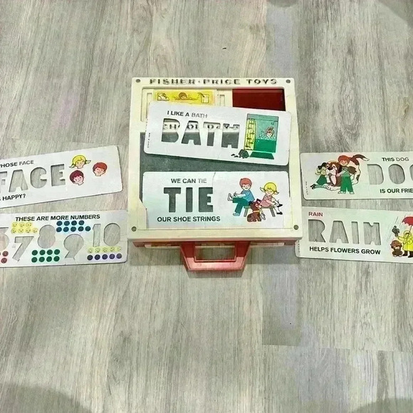 Vintage 1972 Fisher Price School Days Play Desk Toy Chalkboard Teacher - Picture 5 of 12